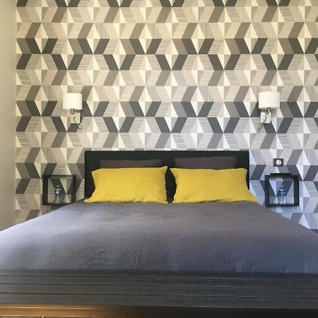 ユゼルシュ Les Roches Bleues Bed & Breakfast エクステリア 写真