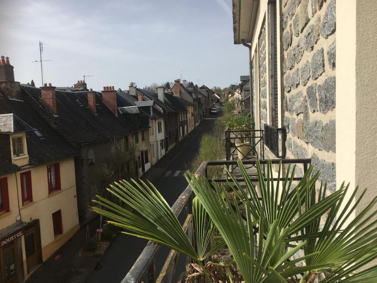 ユゼルシュ Les Roches Bleues Bed & Breakfast エクステリア 写真