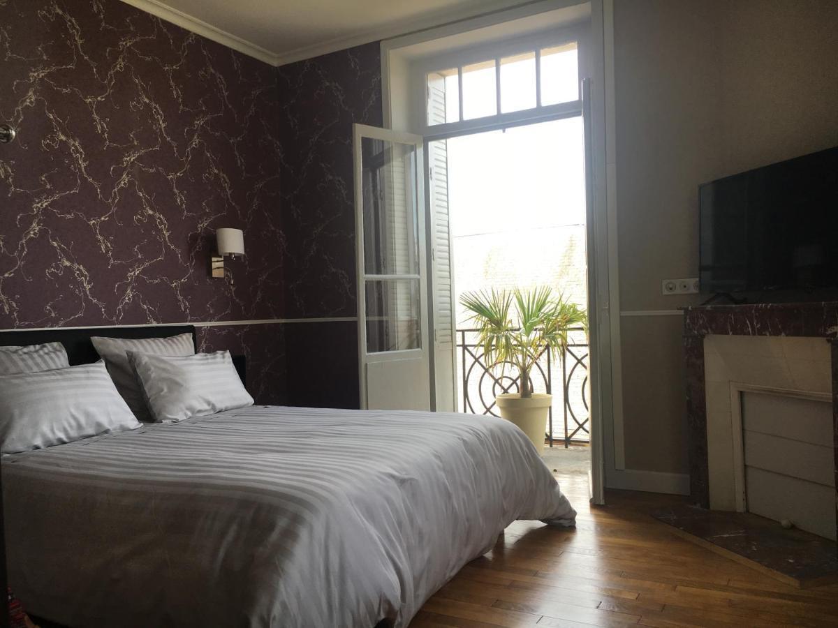 ユゼルシュ Les Roches Bleues Bed & Breakfast エクステリア 写真